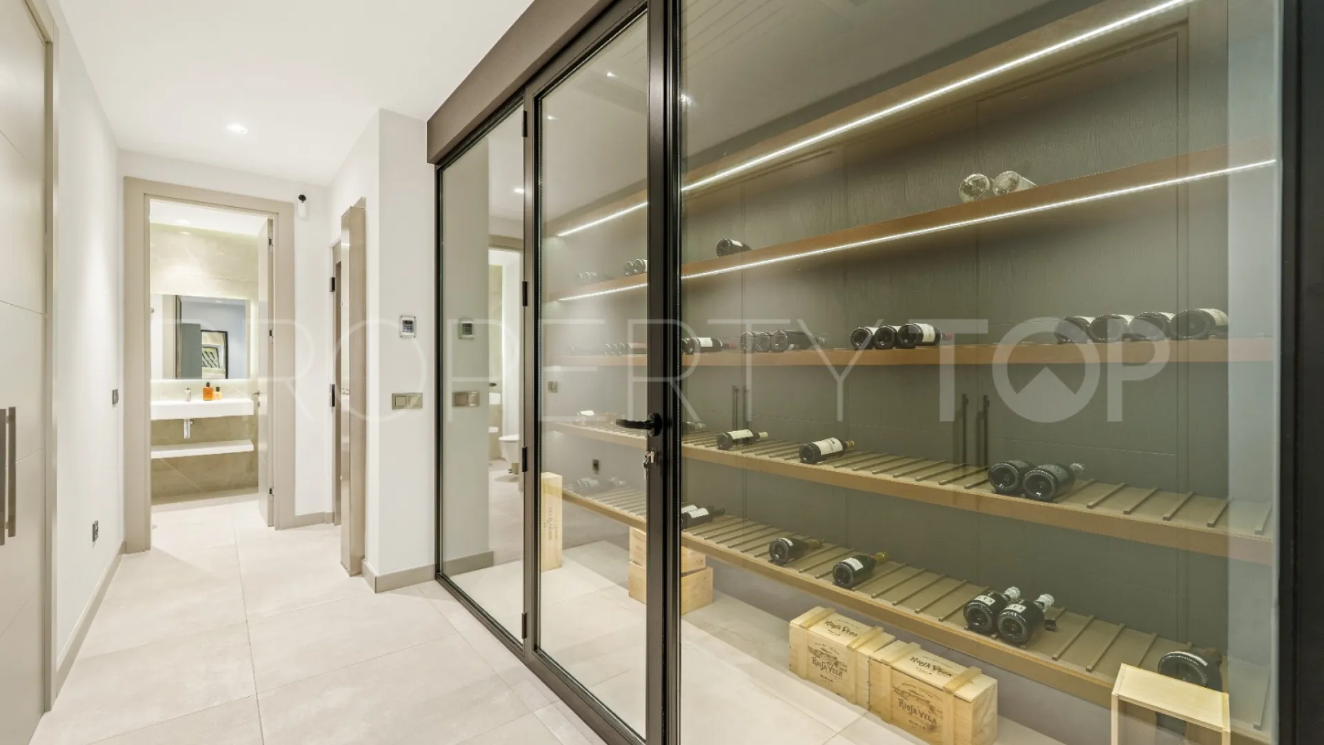 Se vende villa en Nueva Andalucia de 5 dormitorios