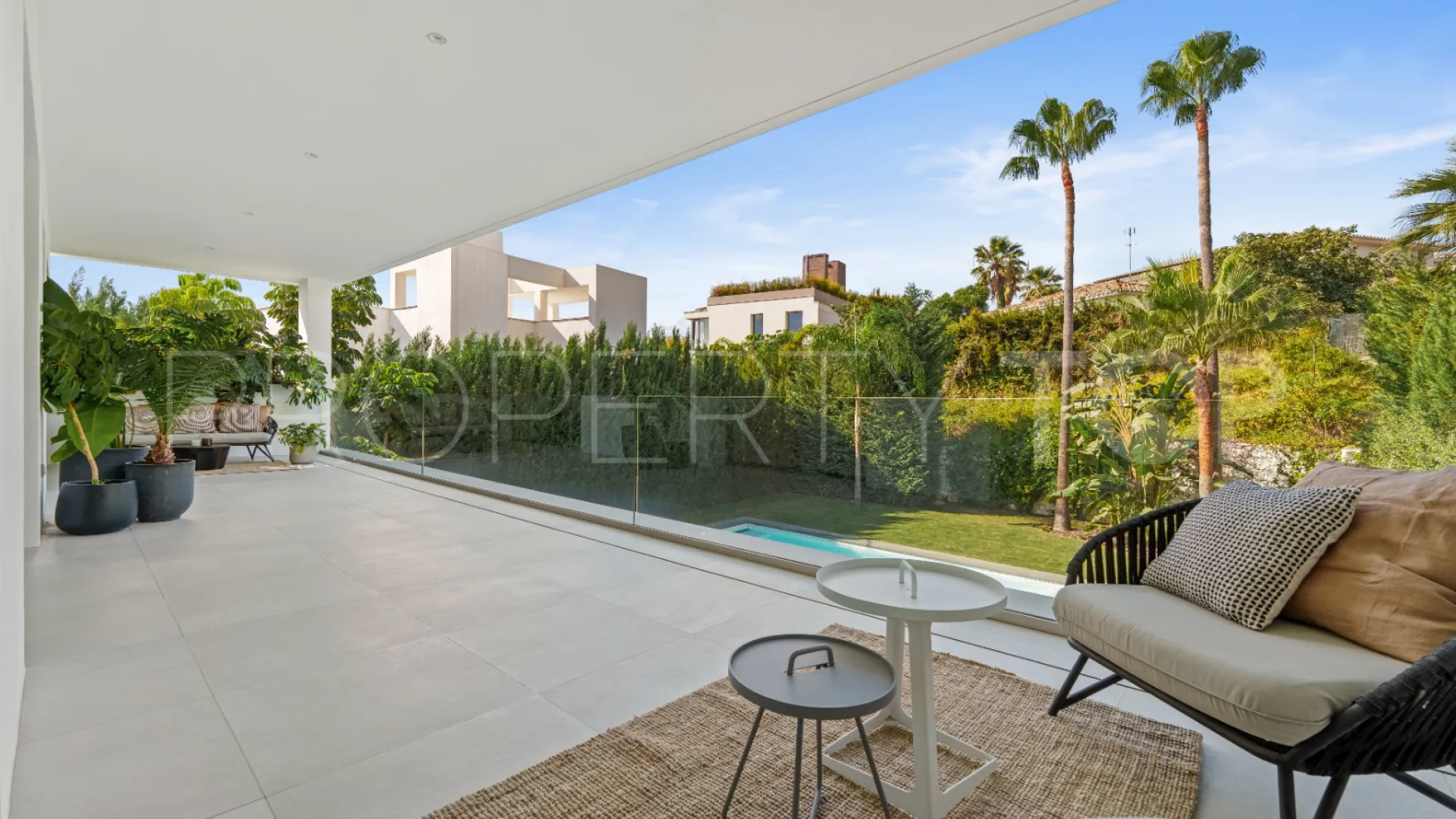 Se vende villa en Nueva Andalucia de 5 dormitorios