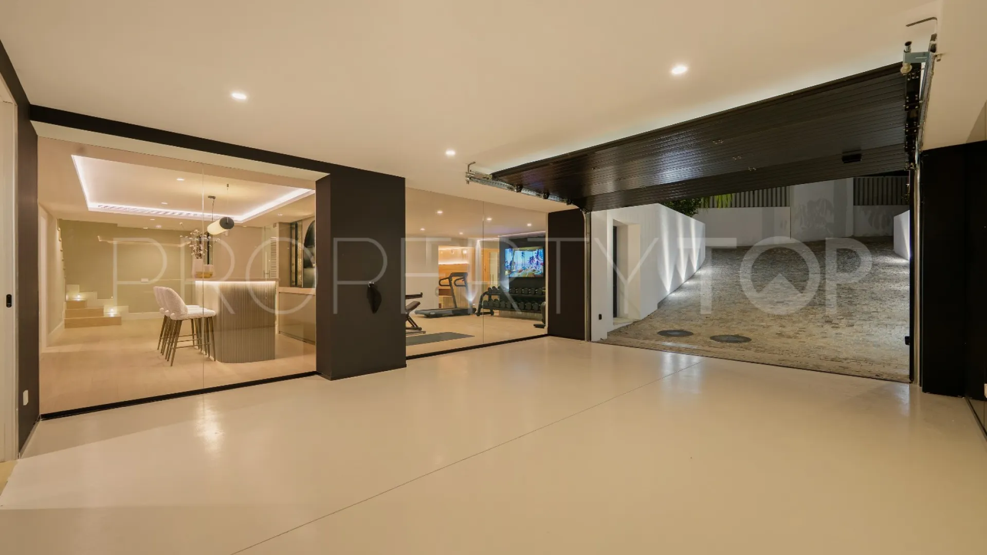 Se vende villa de 5 dormitorios en La Quinta