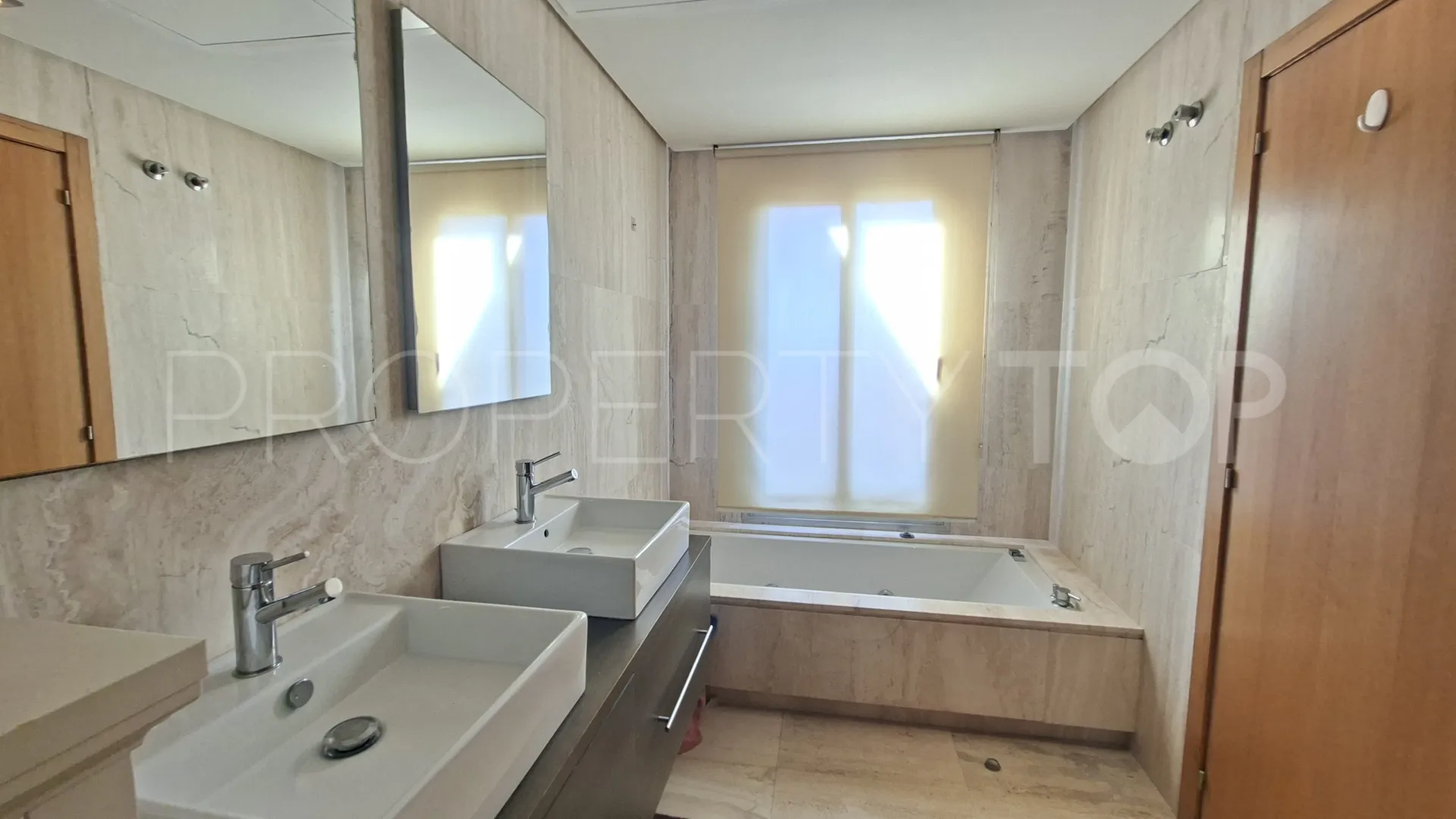 Bahia de las Rocas, adosado con 2 dormitorios en venta