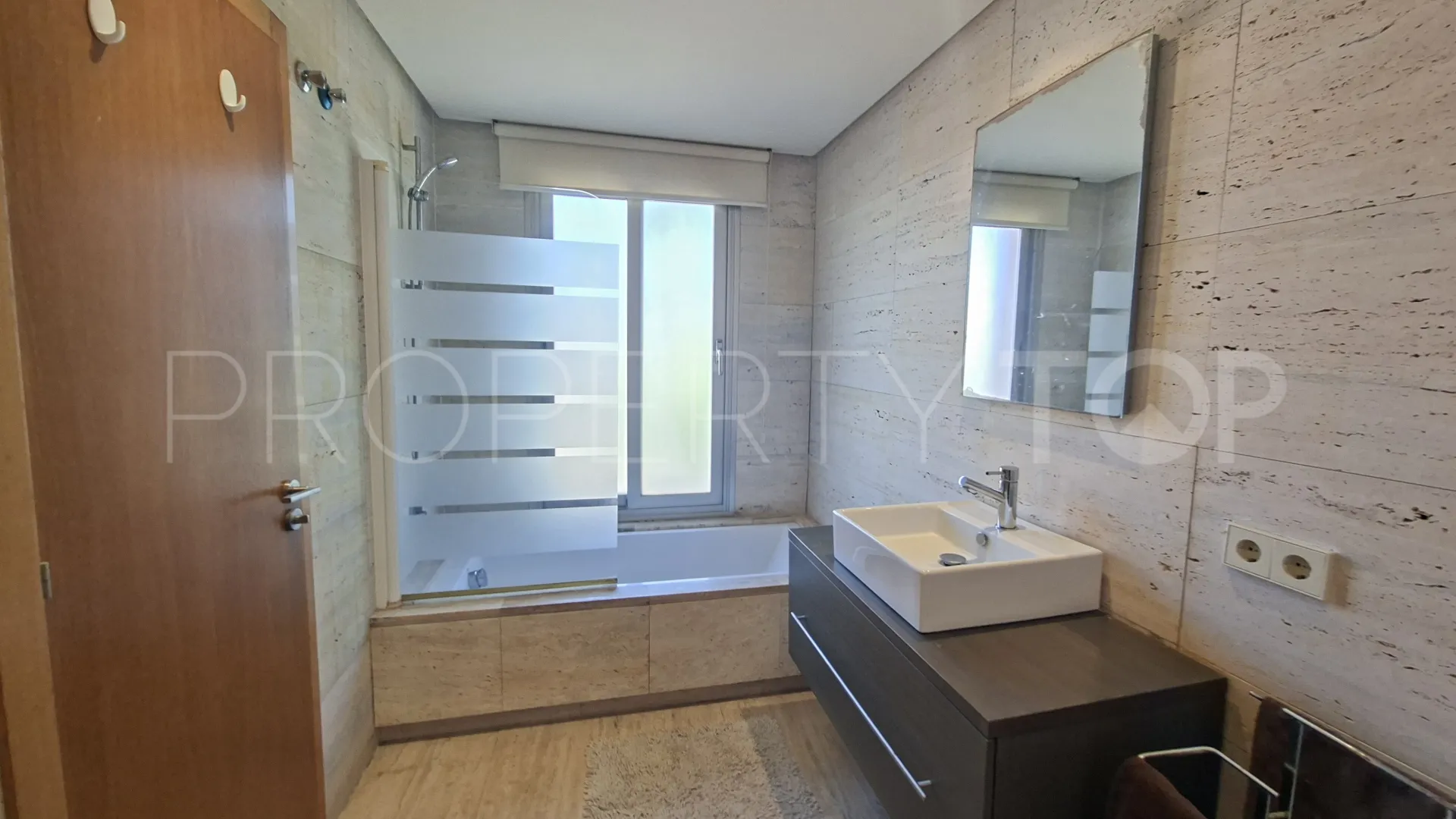 Bahia de las Rocas, adosado con 2 dormitorios en venta