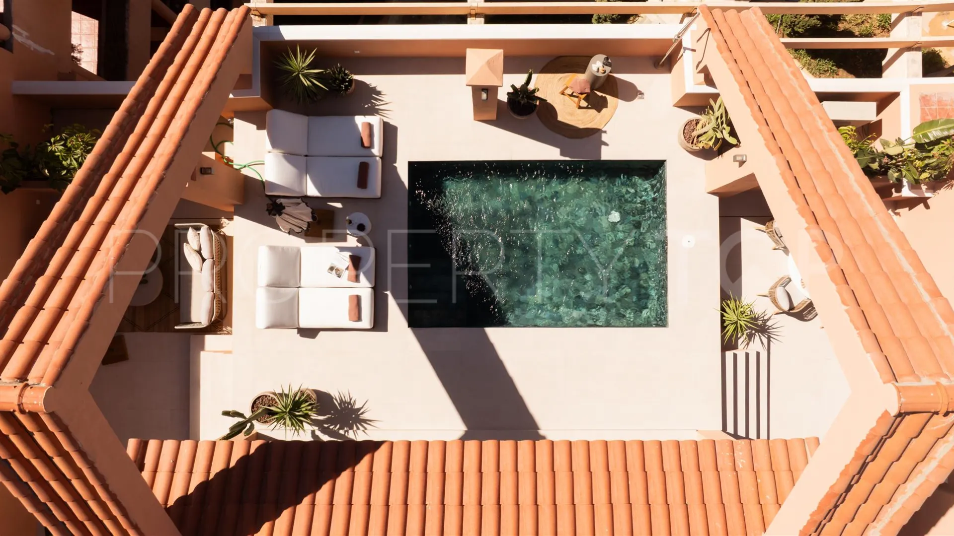 Atico duplex de 3 dormitorios a la venta en Magna Marbella