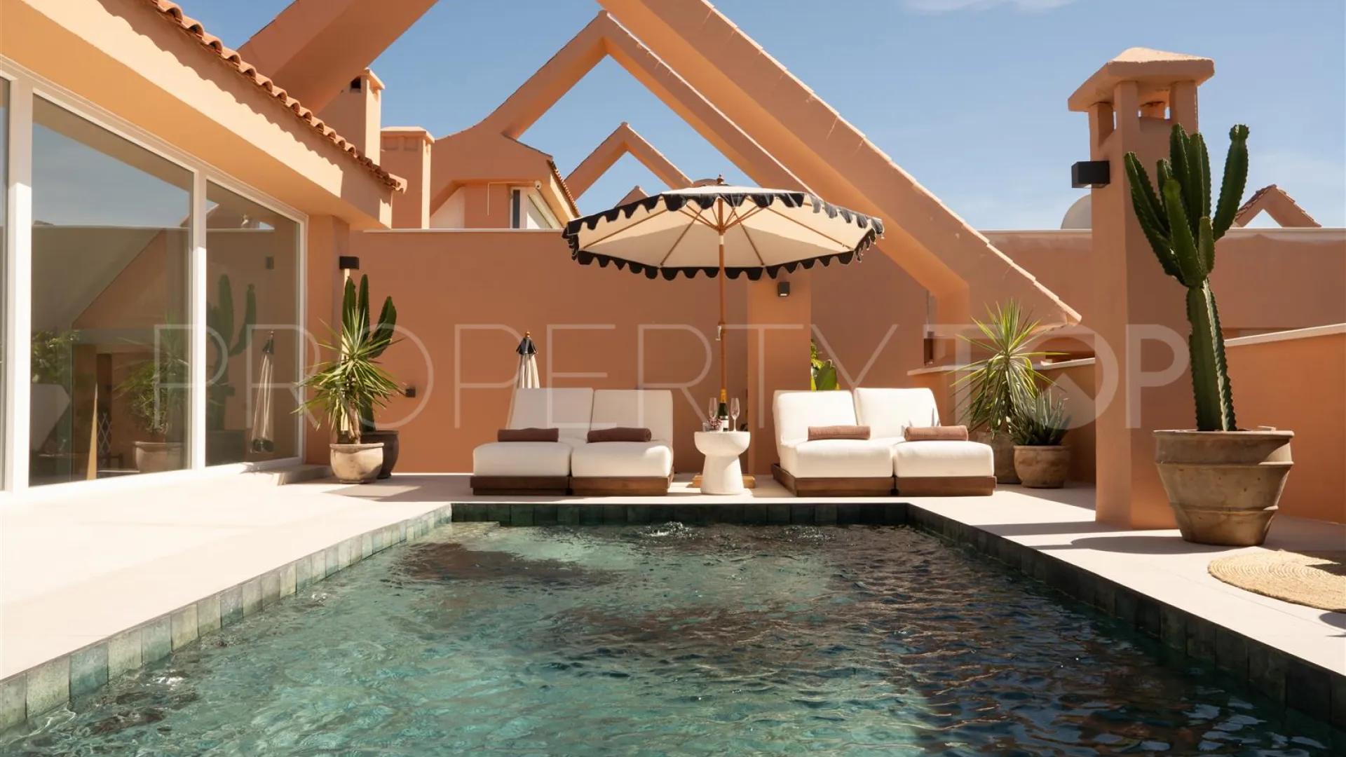 Atico duplex de 3 dormitorios a la venta en Magna Marbella