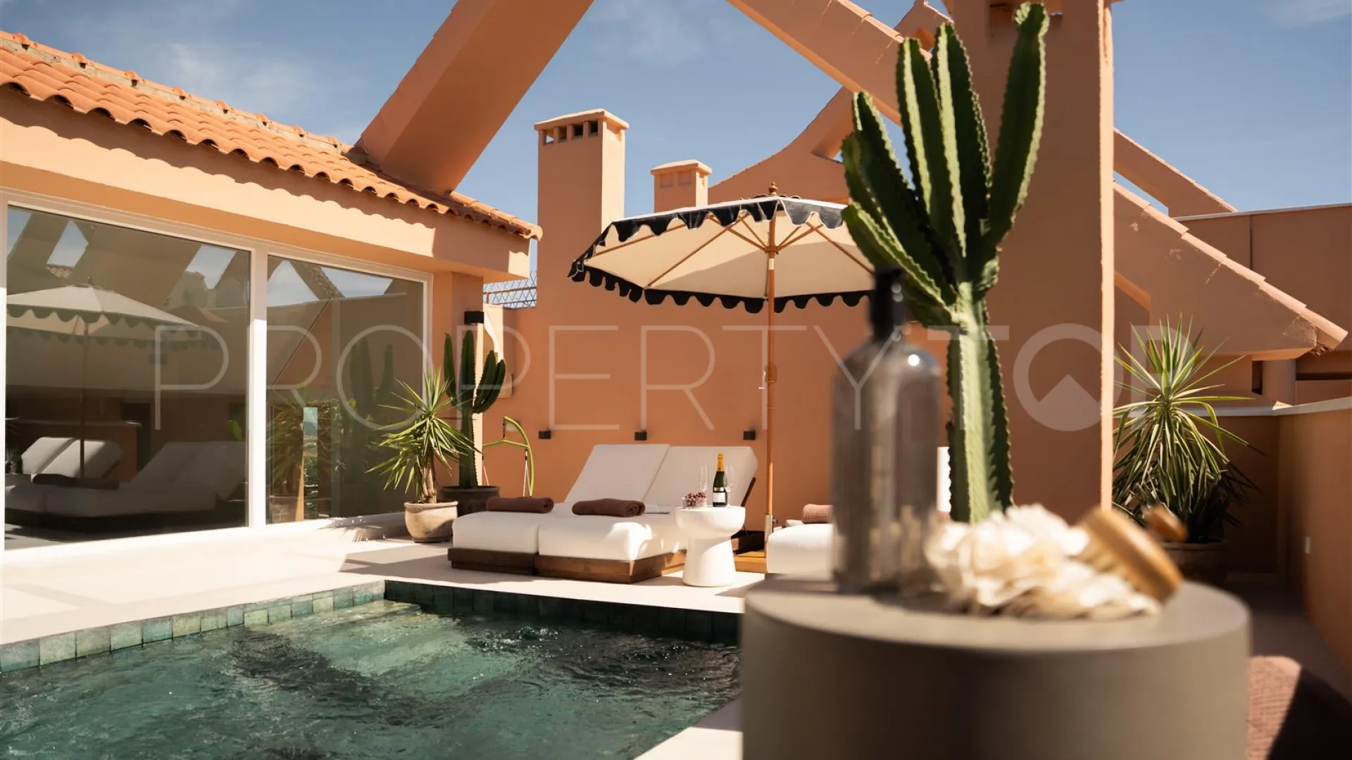 Atico duplex de 3 dormitorios a la venta en Magna Marbella