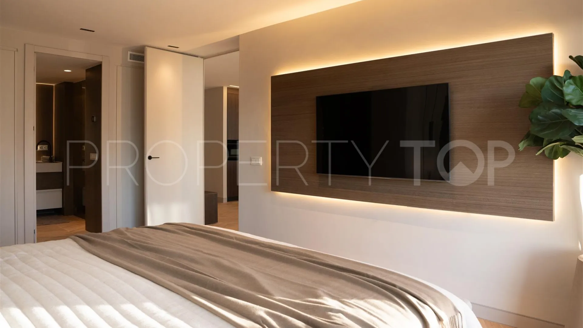 Atico duplex de 3 dormitorios a la venta en Magna Marbella