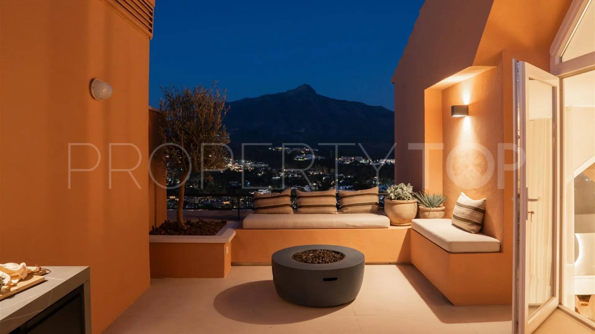 Atico duplex de 3 dormitorios a la venta en Magna Marbella