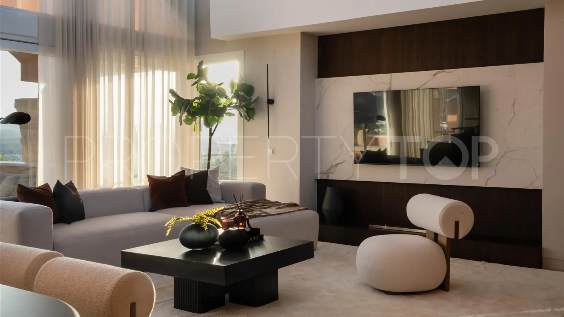 Atico duplex de 3 dormitorios a la venta en Magna Marbella