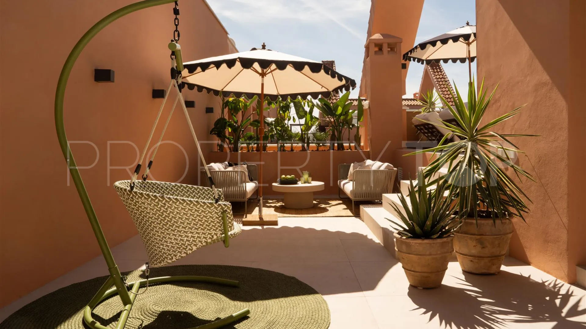 Atico duplex de 3 dormitorios a la venta en Magna Marbella