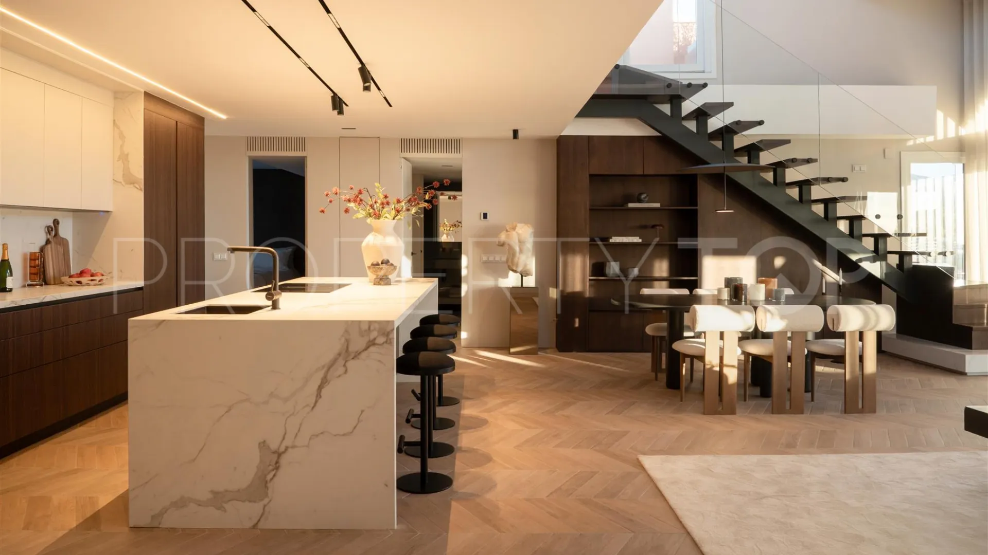 Atico duplex de 3 dormitorios a la venta en Magna Marbella
