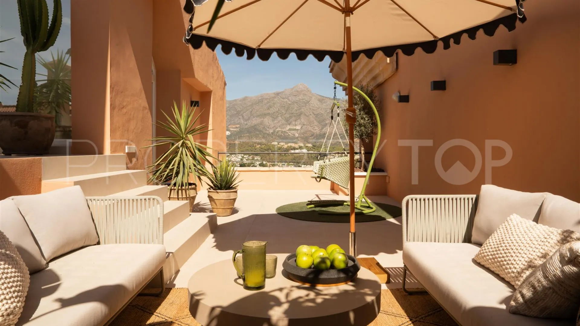 Atico duplex de 3 dormitorios a la venta en Magna Marbella
