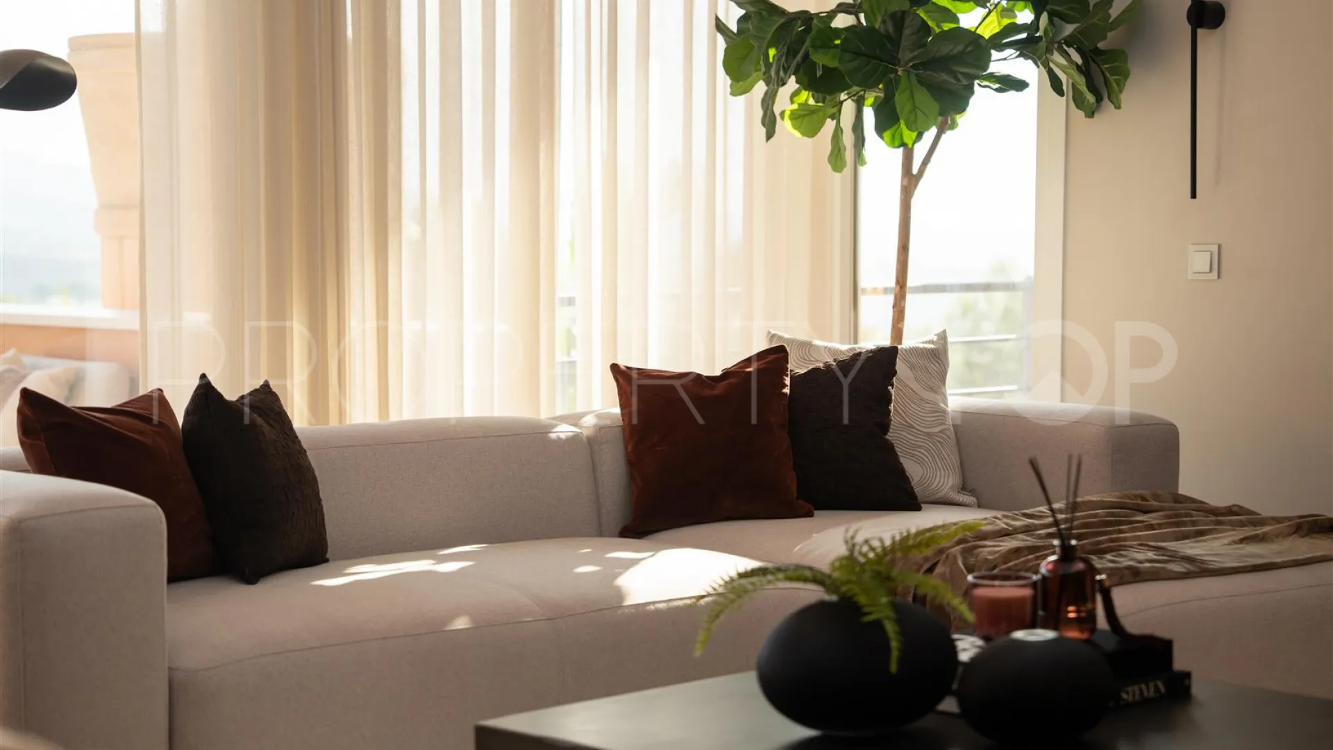 Atico duplex de 3 dormitorios a la venta en Magna Marbella