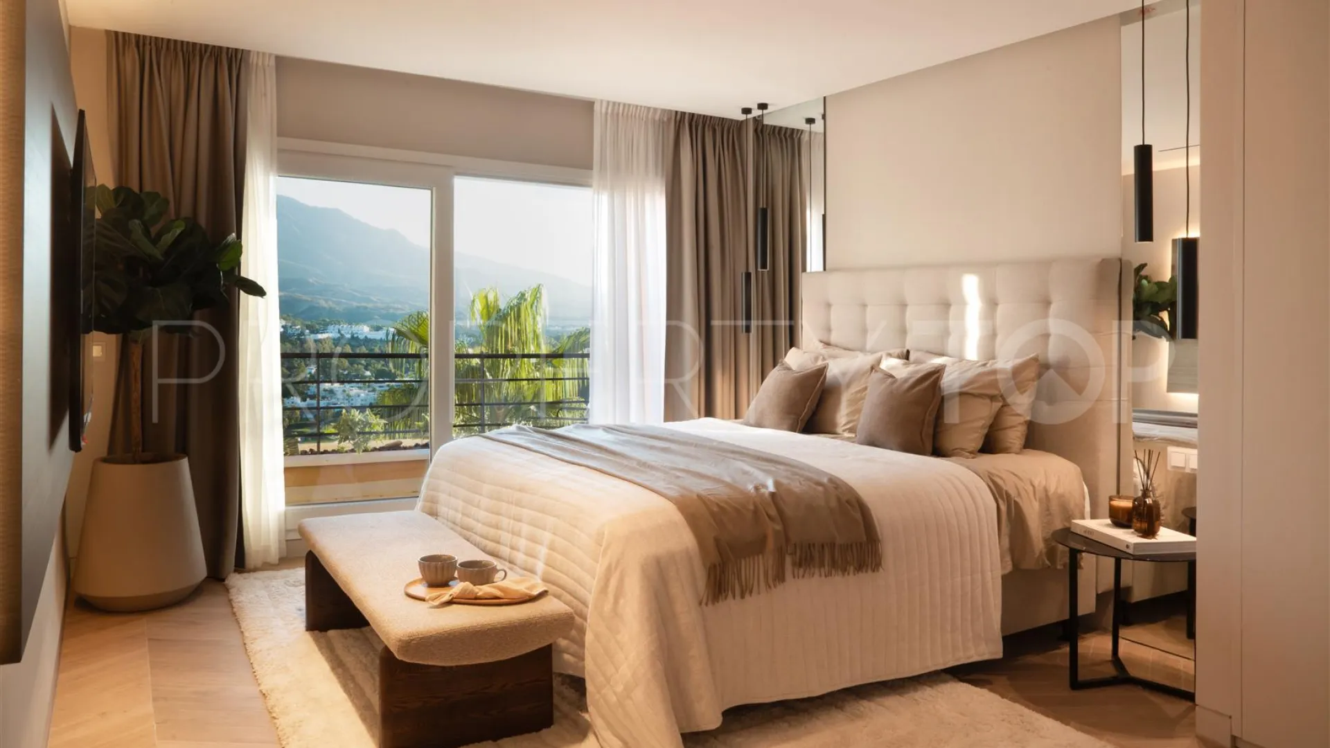 Atico duplex de 3 dormitorios a la venta en Magna Marbella