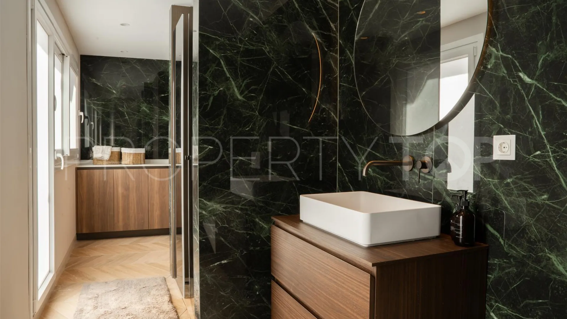 Atico duplex de 3 dormitorios a la venta en Magna Marbella