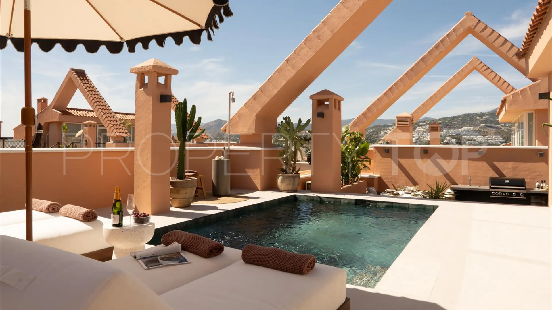 Atico duplex de 3 dormitorios a la venta en Magna Marbella