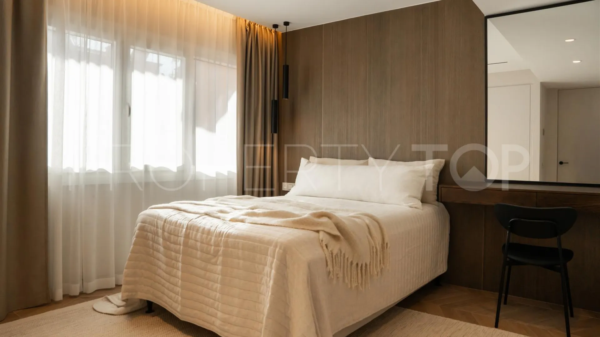 Atico duplex de 3 dormitorios a la venta en Magna Marbella