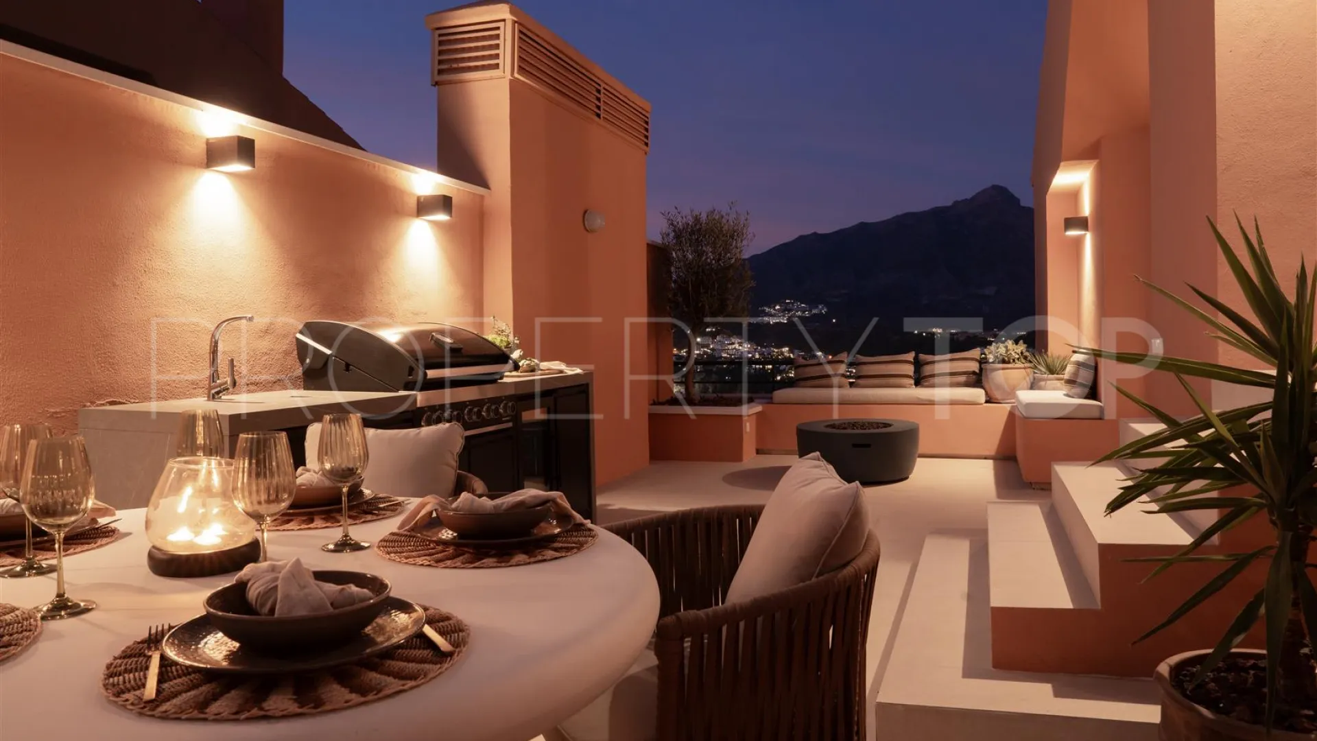 Atico duplex de 3 dormitorios a la venta en Magna Marbella