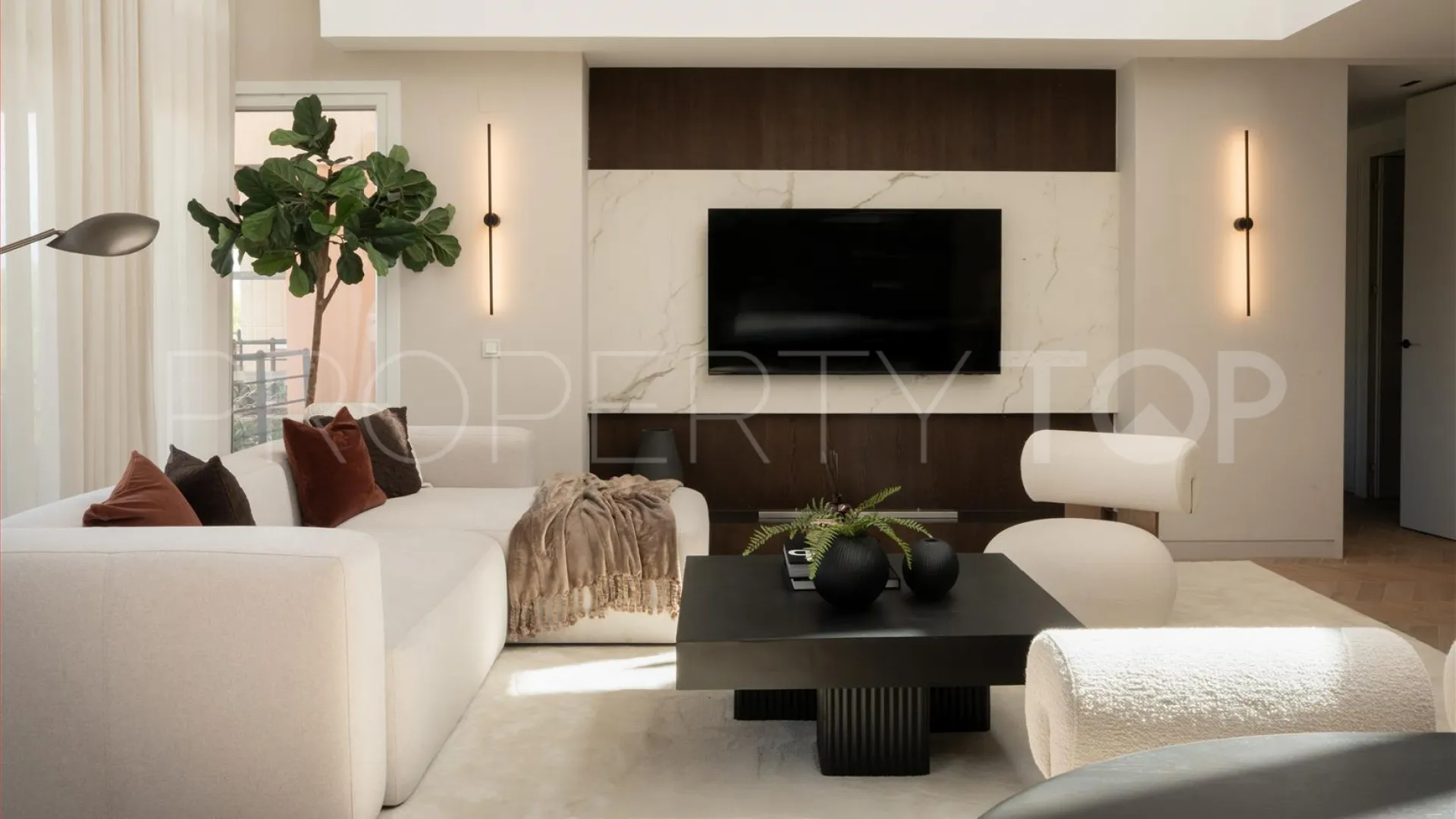 Atico duplex de 3 dormitorios a la venta en Magna Marbella