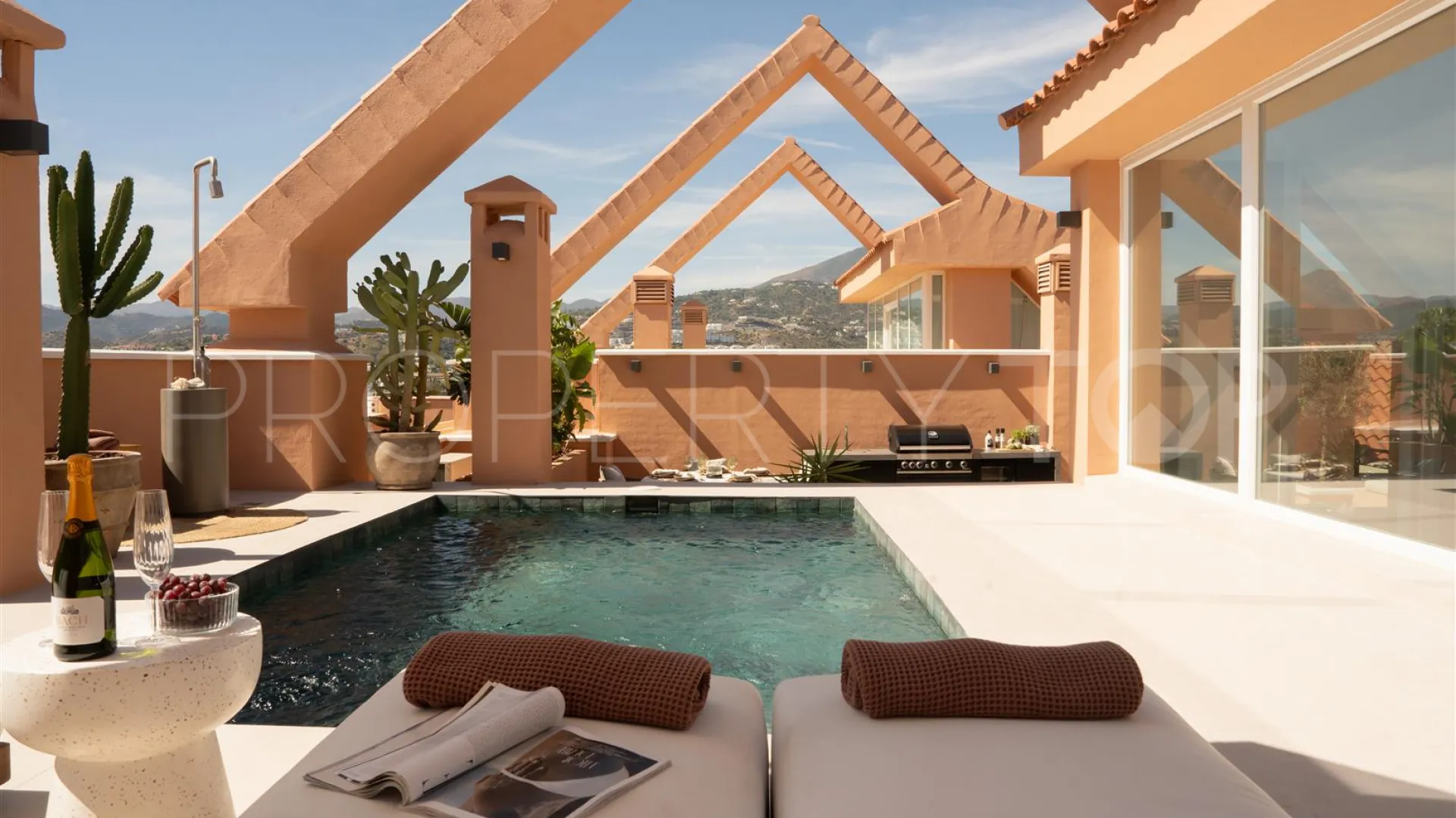 Atico duplex de 3 dormitorios a la venta en Magna Marbella