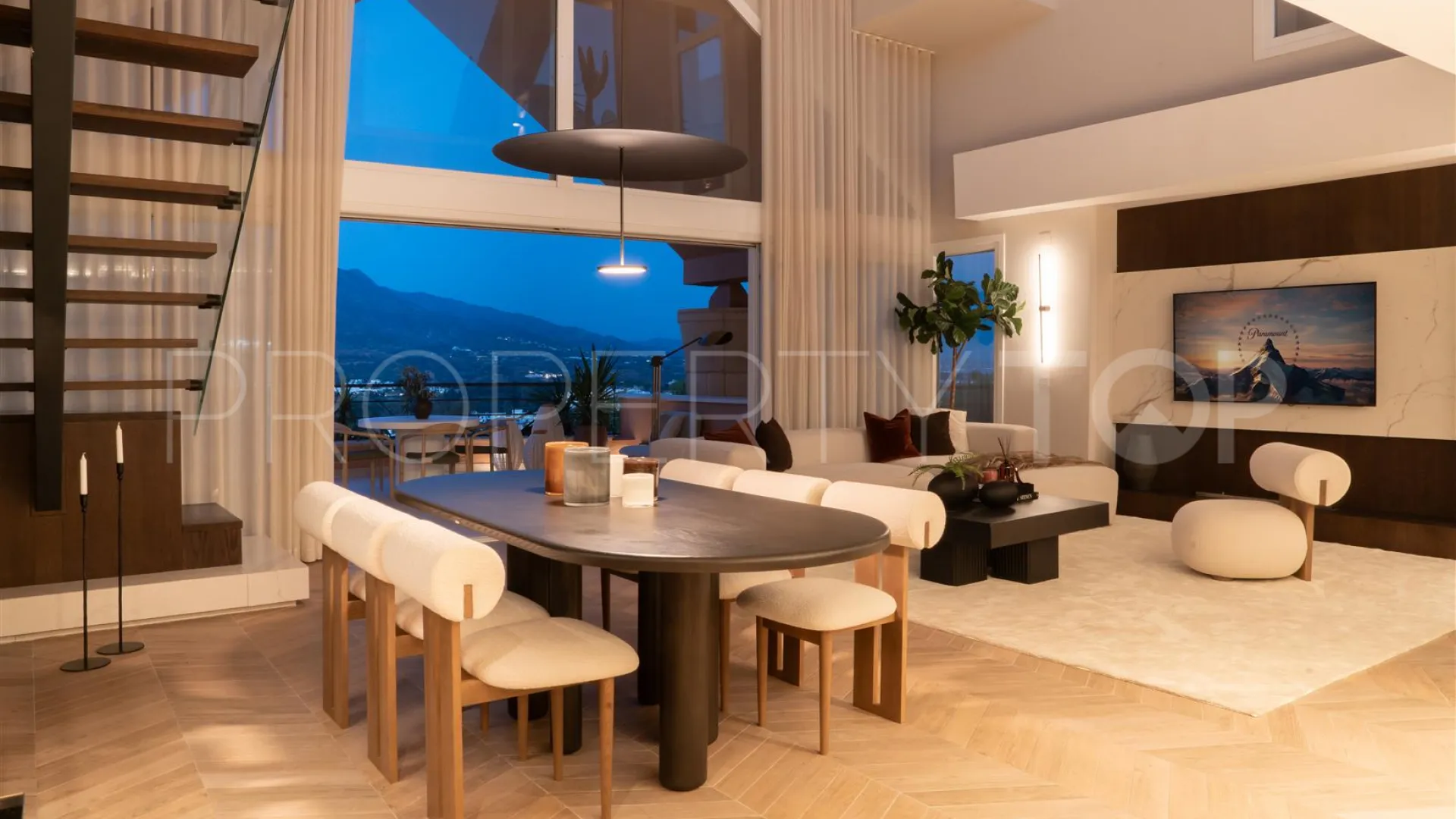 Atico duplex de 3 dormitorios a la venta en Magna Marbella