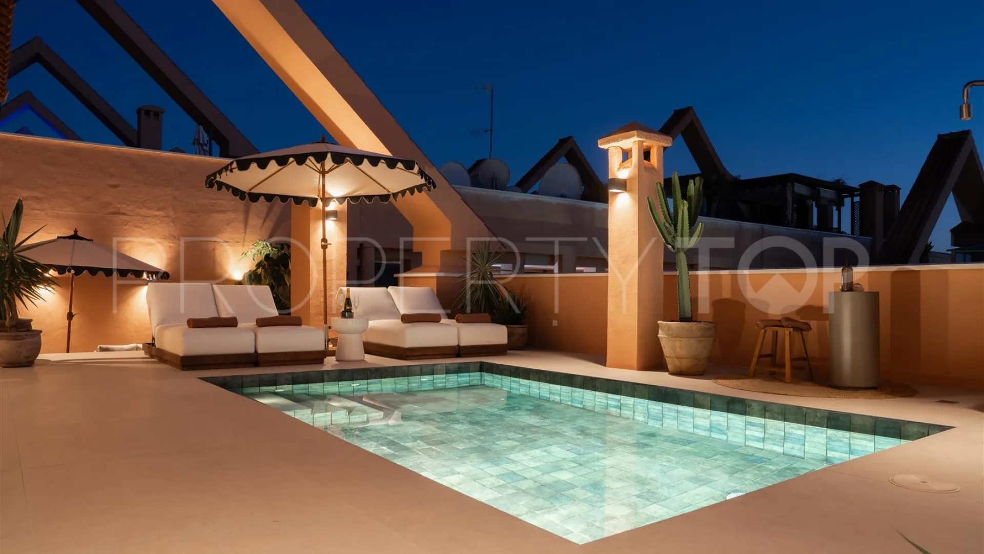 Atico duplex de 3 dormitorios a la venta en Magna Marbella