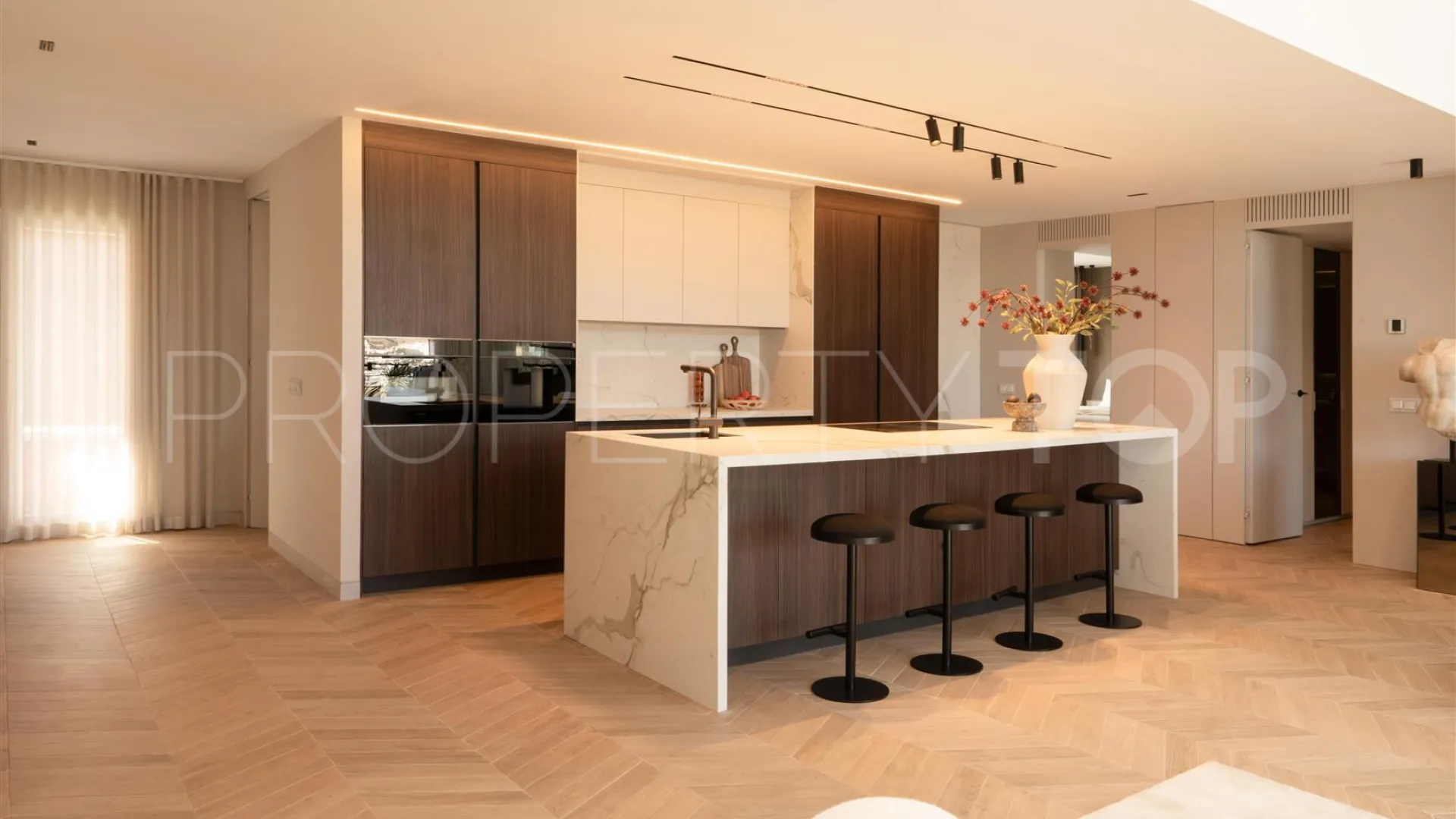 Atico duplex de 3 dormitorios a la venta en Magna Marbella