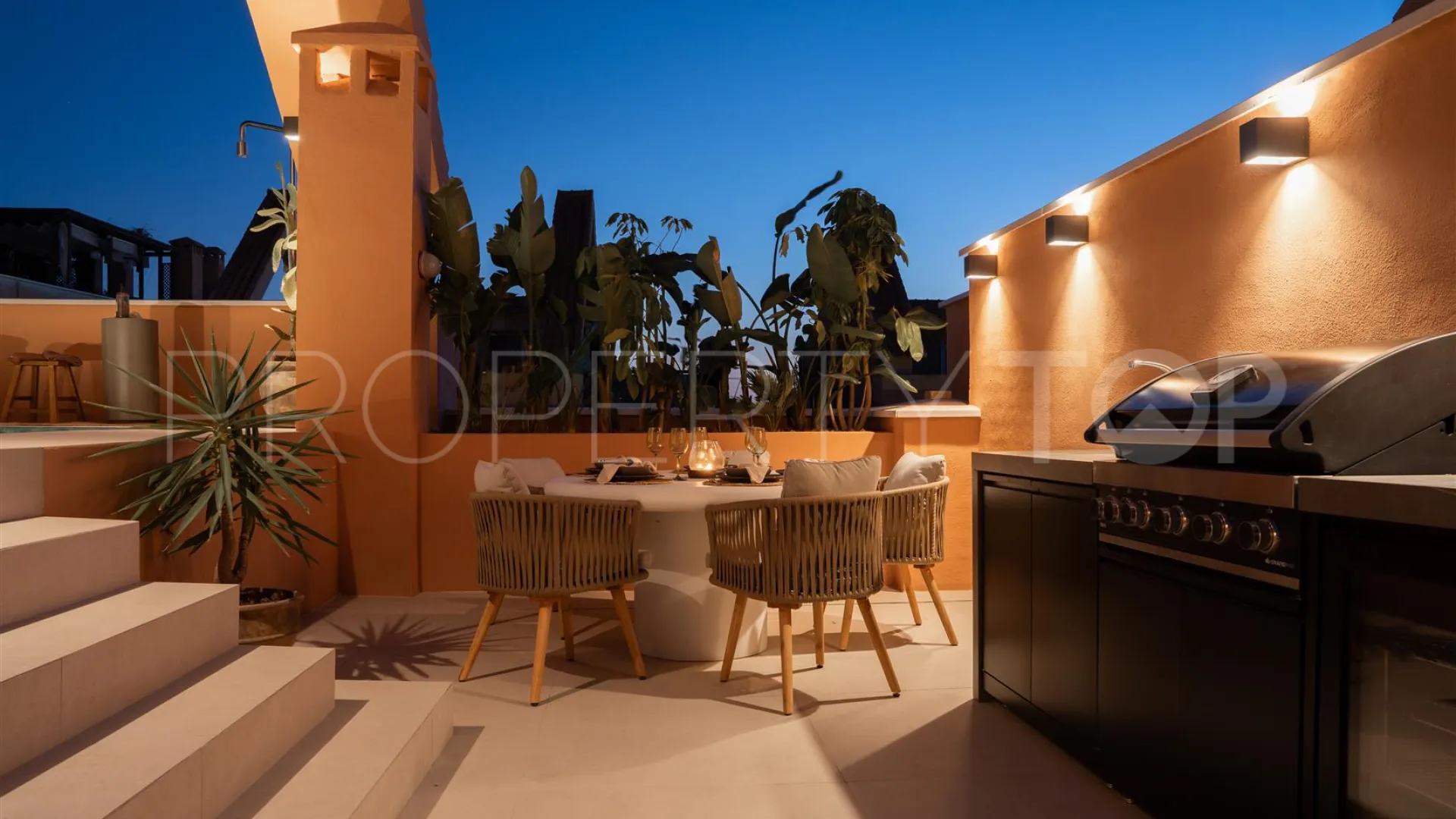 Atico duplex de 3 dormitorios a la venta en Magna Marbella