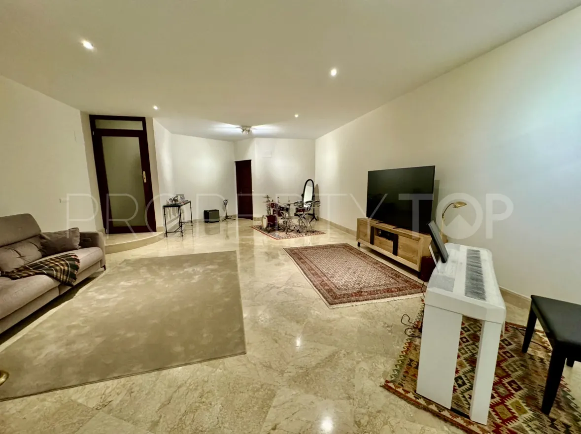 Ground floor apartment for sale in San Pedro Playa with 3 bedrooms