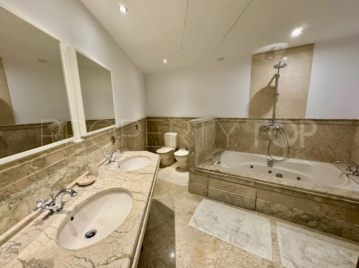 Ground floor apartment for sale in San Pedro Playa with 3 bedrooms