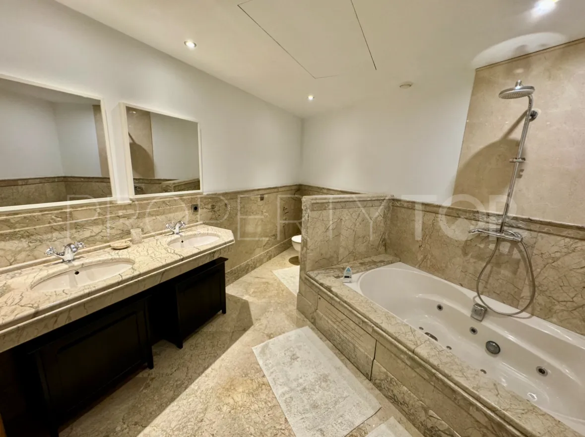 Ground floor apartment for sale in San Pedro Playa with 3 bedrooms