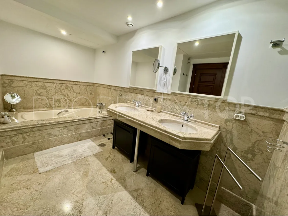 Ground floor apartment for sale in San Pedro Playa with 3 bedrooms