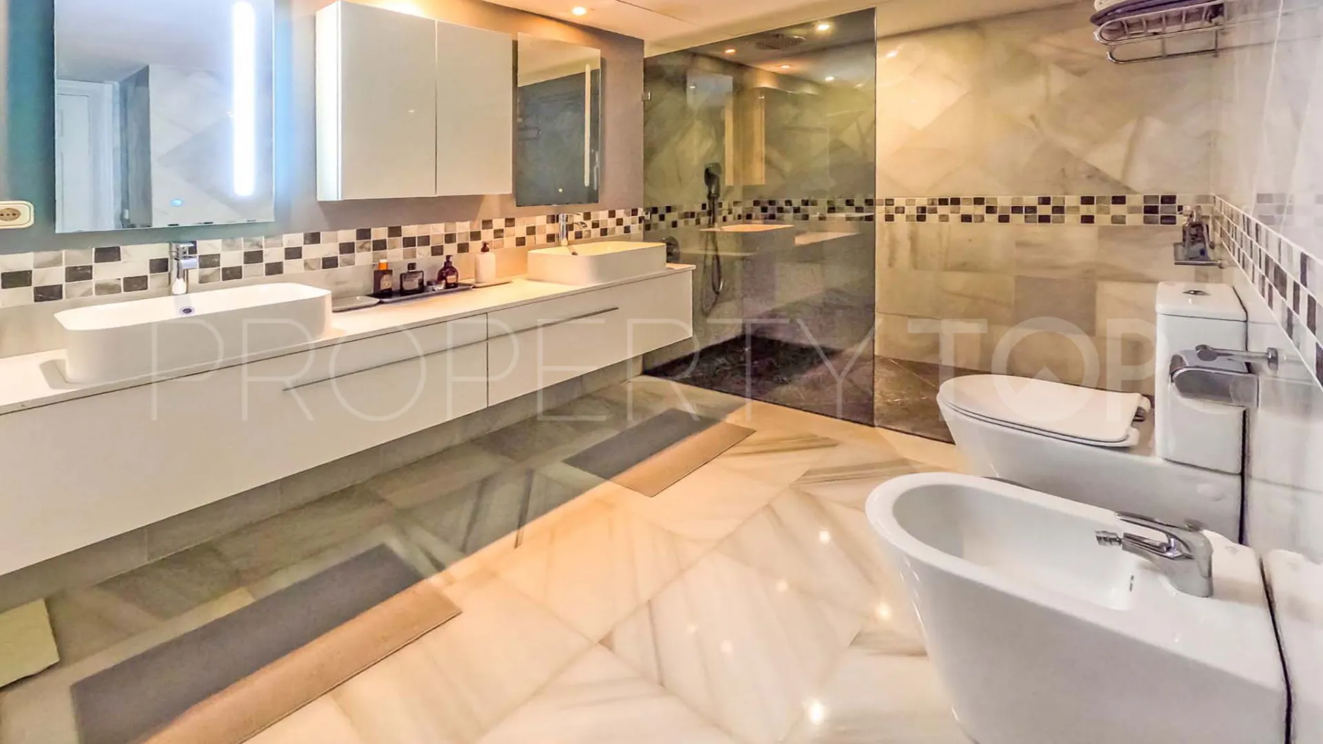 Penthouse with 2 bedrooms for sale in Monte Halcones