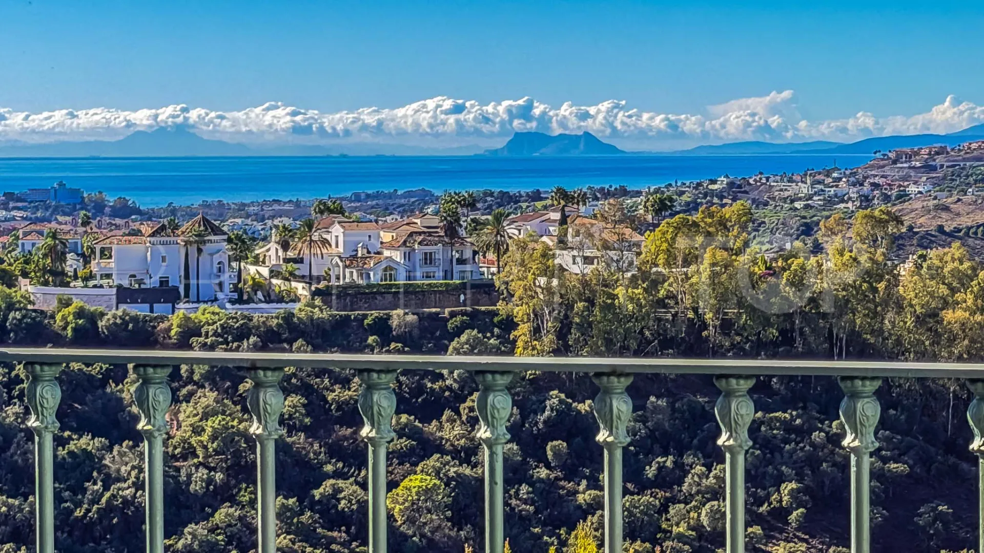 Penthouse with 2 bedrooms for sale in Monte Halcones