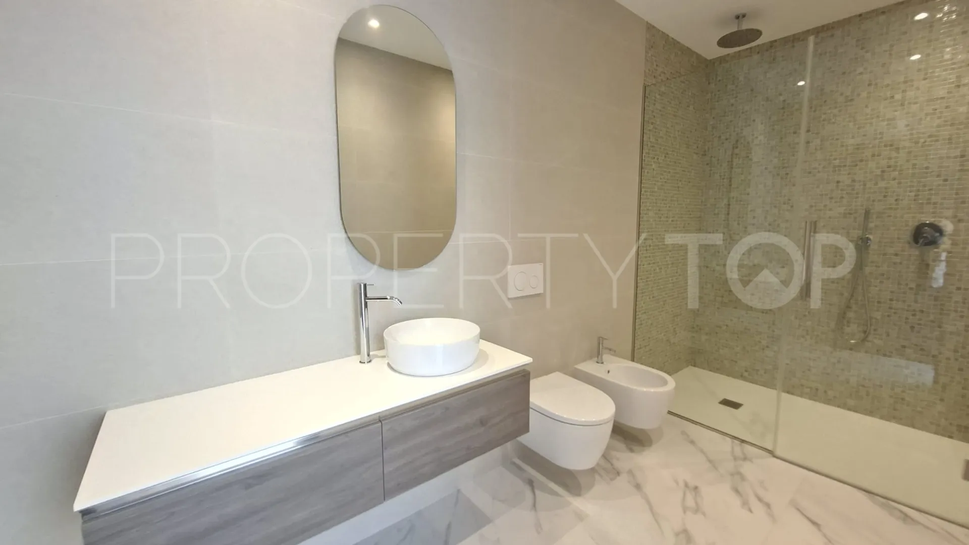 Buy villa with 6 bedrooms in Paraiso Alto