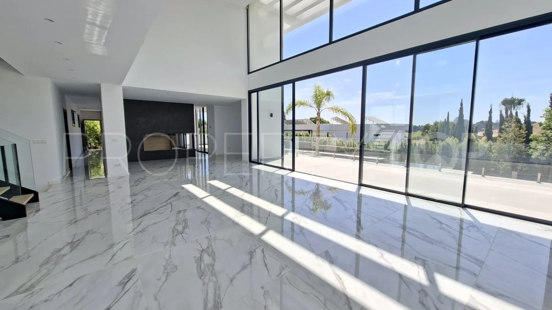 Buy villa with 6 bedrooms in Paraiso Alto