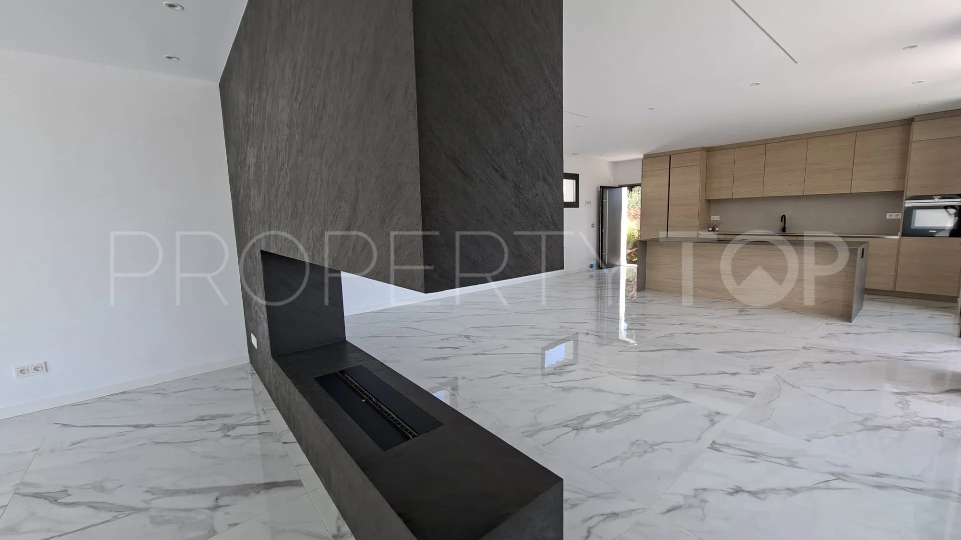 Buy villa with 6 bedrooms in Paraiso Alto