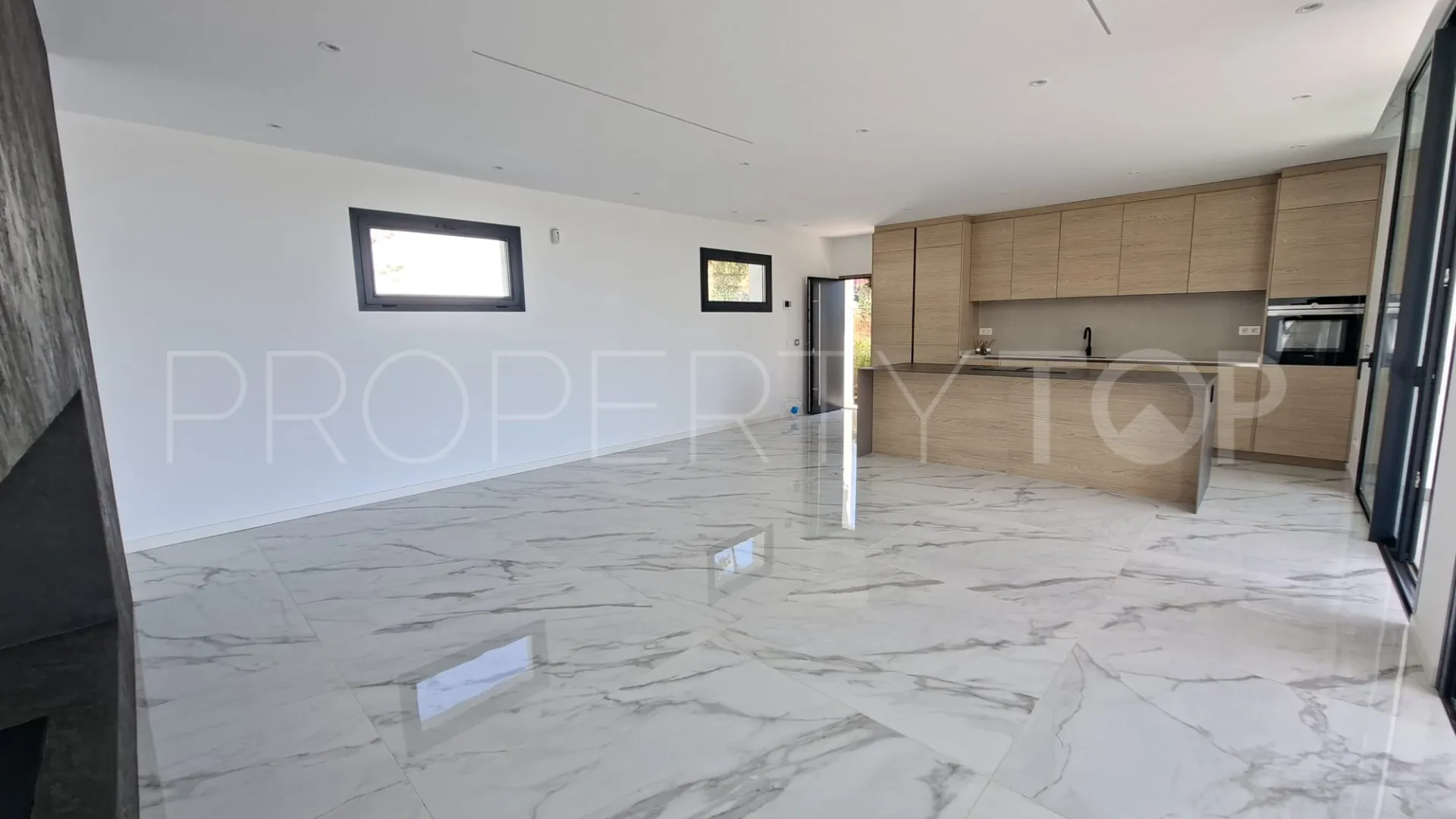 Buy villa with 6 bedrooms in Paraiso Alto