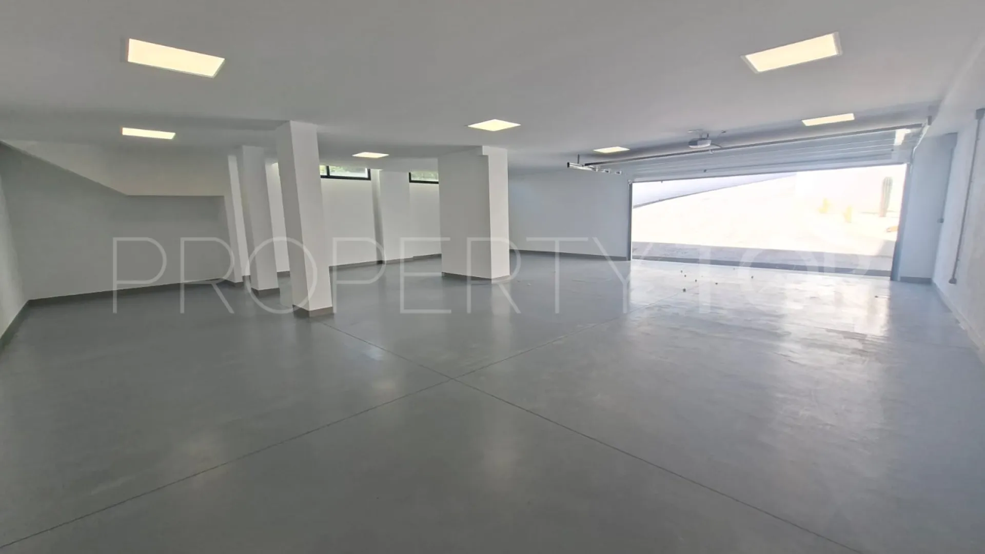 Buy villa with 6 bedrooms in Paraiso Alto