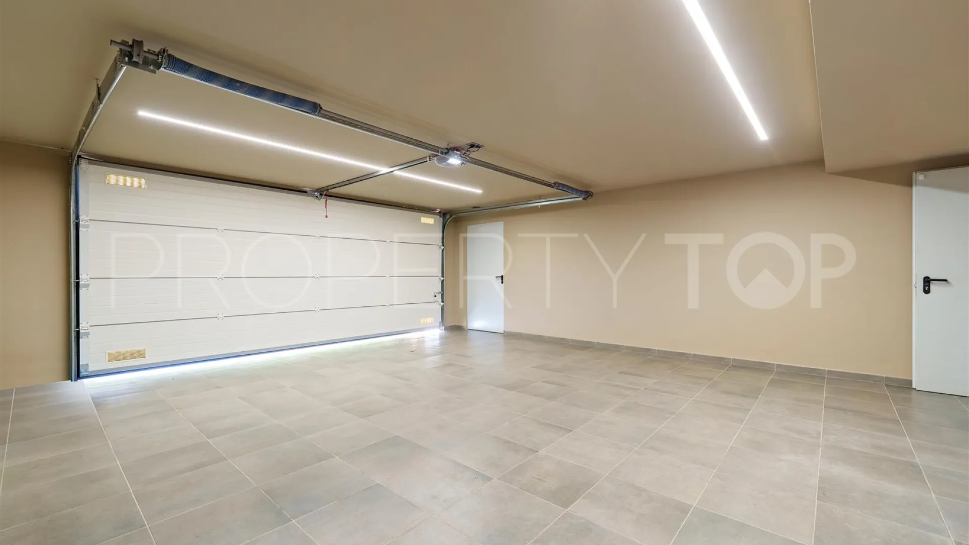Nueva Andalucia, villa en venta de 6 dormitorios