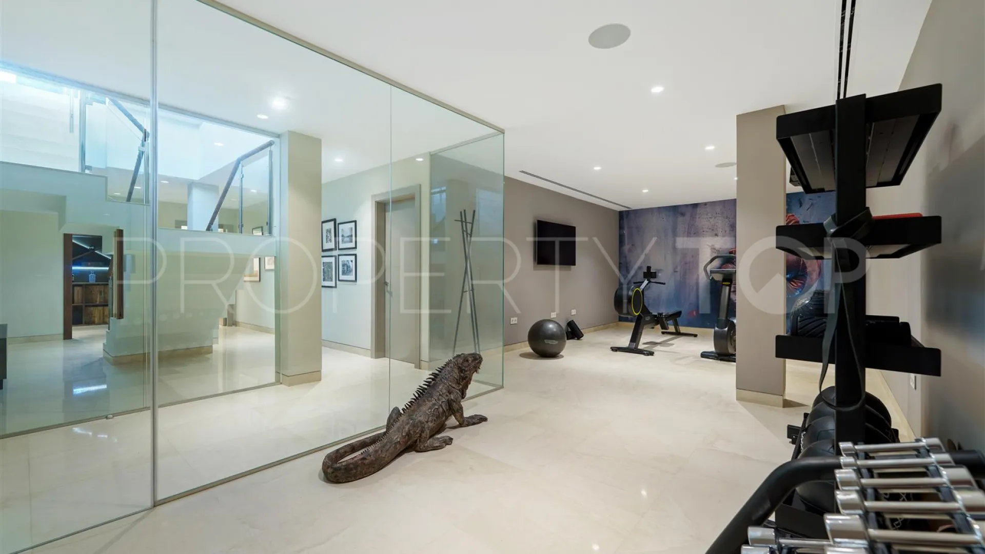 Nueva Andalucia, villa a la venta de 5 dormitorios