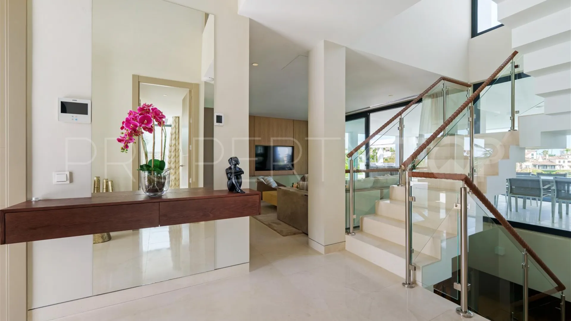 Nueva Andalucia, villa a la venta de 5 dormitorios