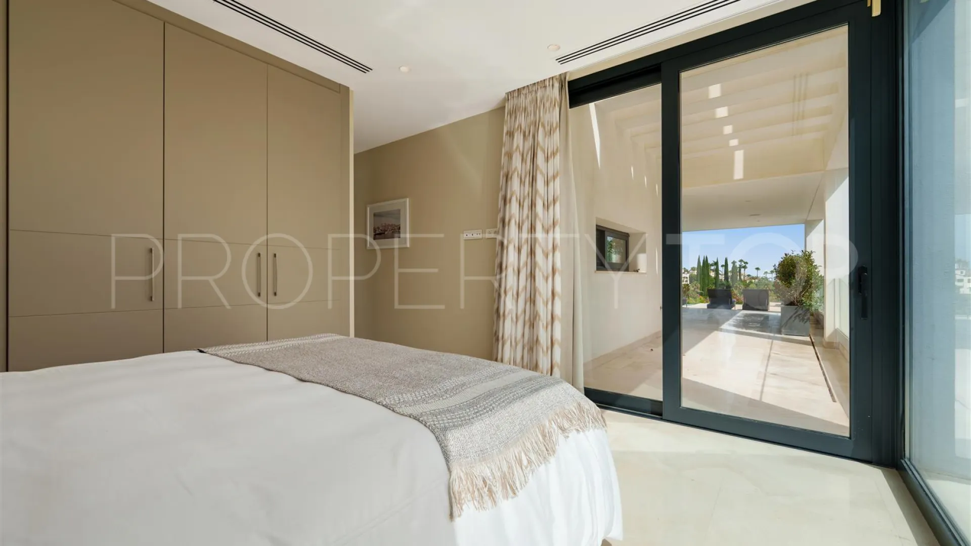 Nueva Andalucia, villa a la venta de 5 dormitorios