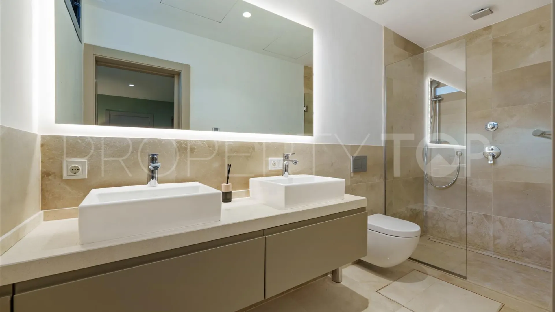 Nueva Andalucia, villa a la venta de 5 dormitorios