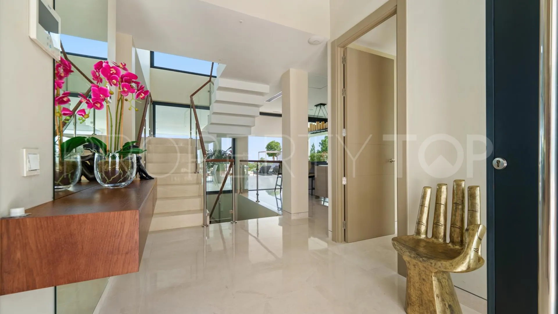 Nueva Andalucia, villa a la venta de 5 dormitorios