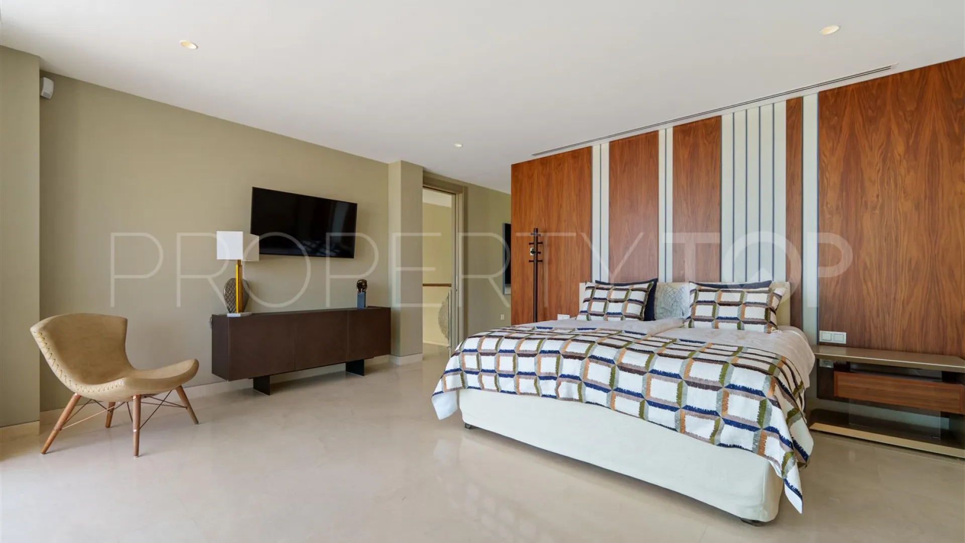 Nueva Andalucia, villa a la venta de 5 dormitorios