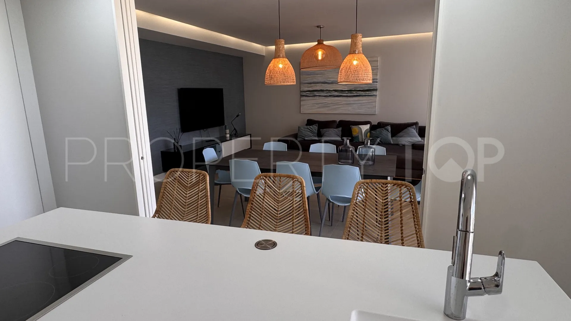 Apartamento planta baja a la venta de 2 dormitorios en Estepona Oeste