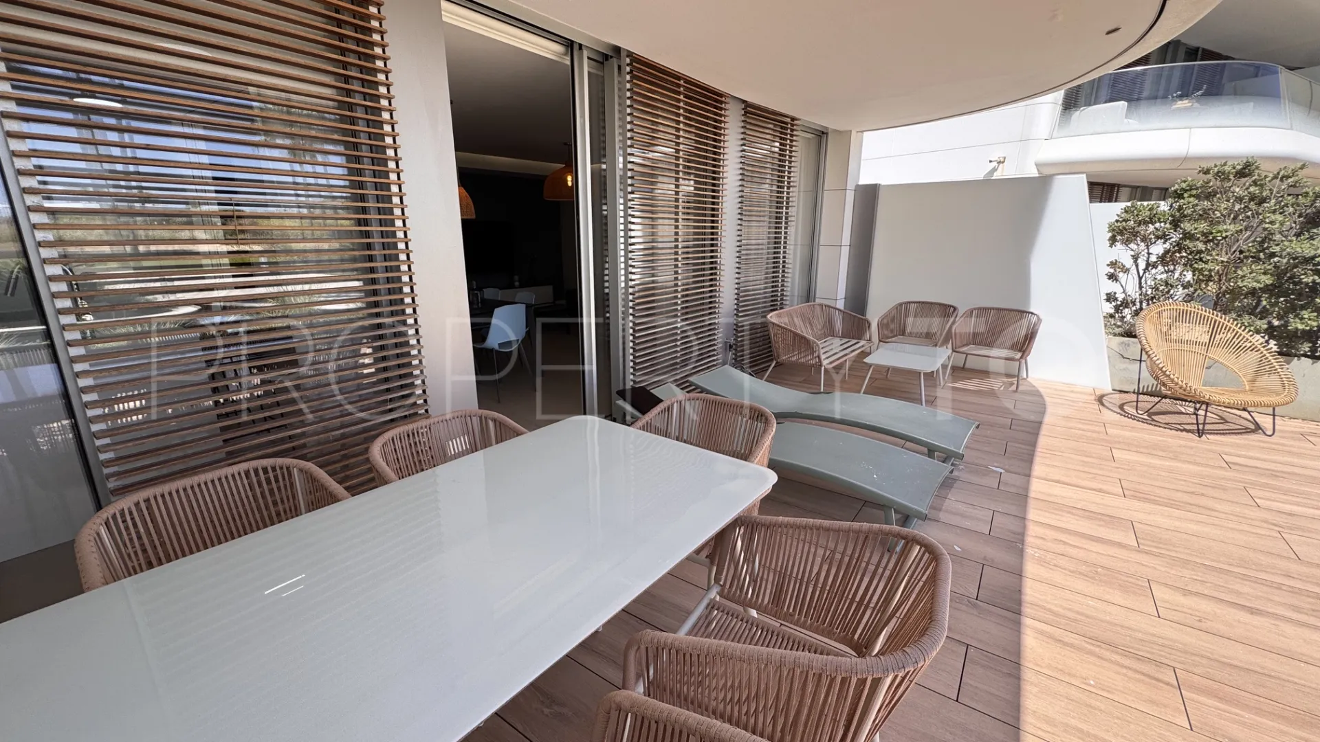 Apartamento planta baja a la venta de 2 dormitorios en Estepona Oeste