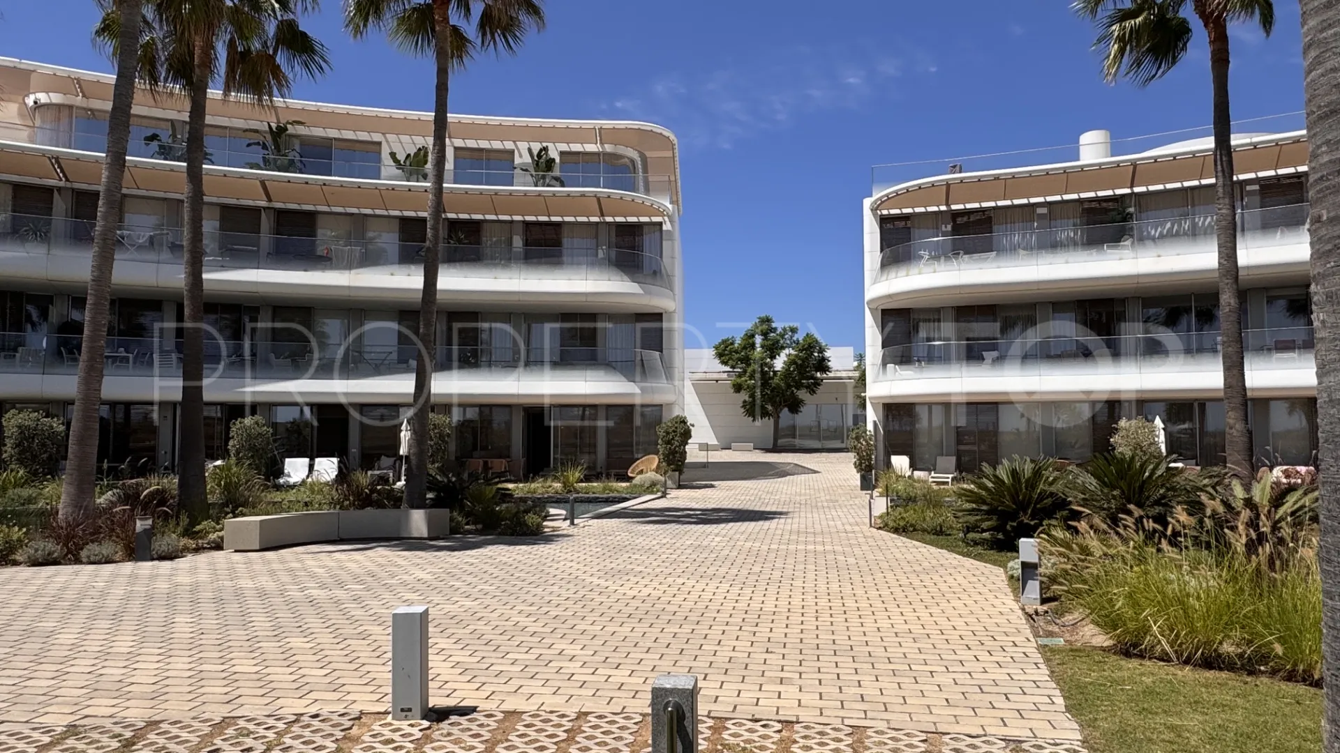 Apartamento planta baja a la venta de 2 dormitorios en Estepona Oeste