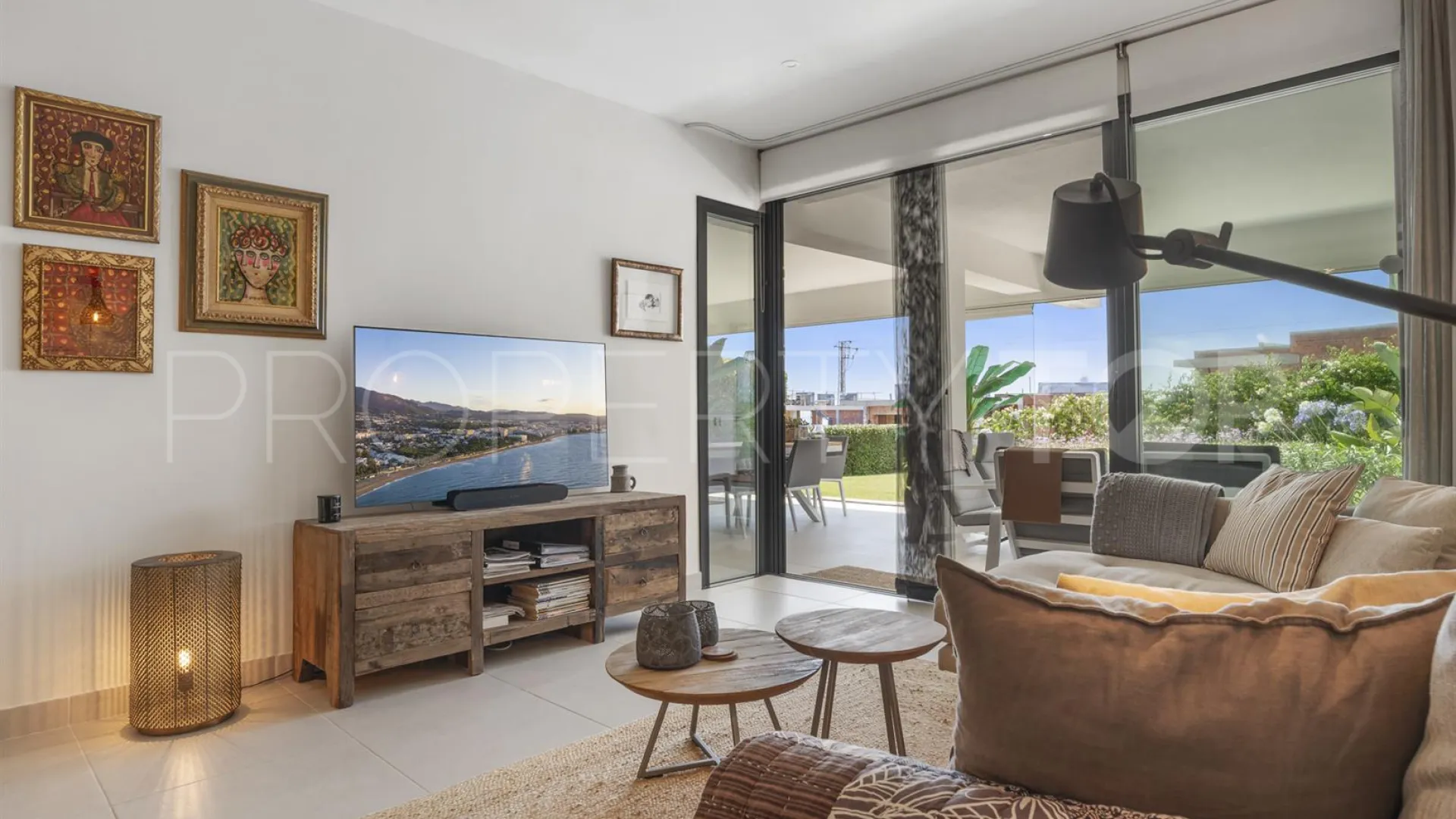 For sale ground floor apartment in Estepona Golf