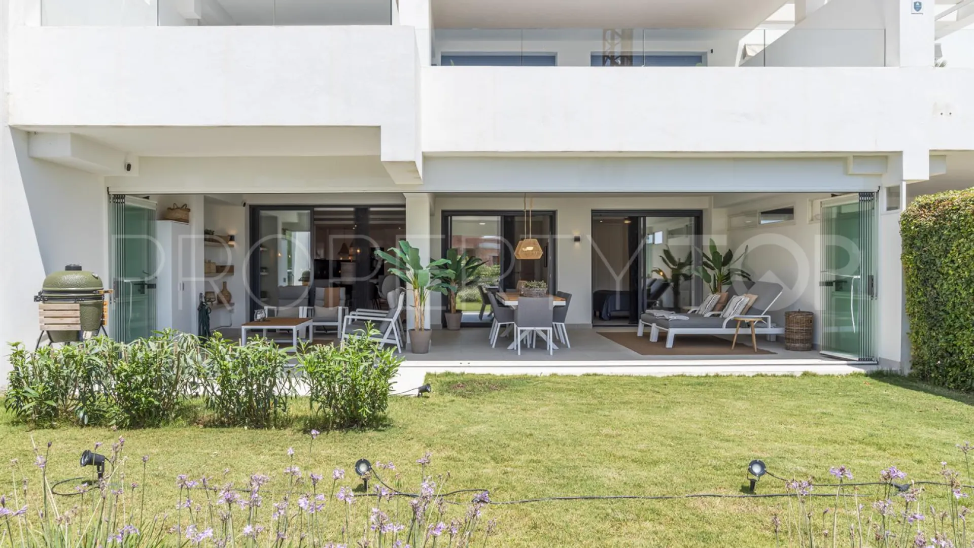 For sale ground floor apartment in Estepona Golf