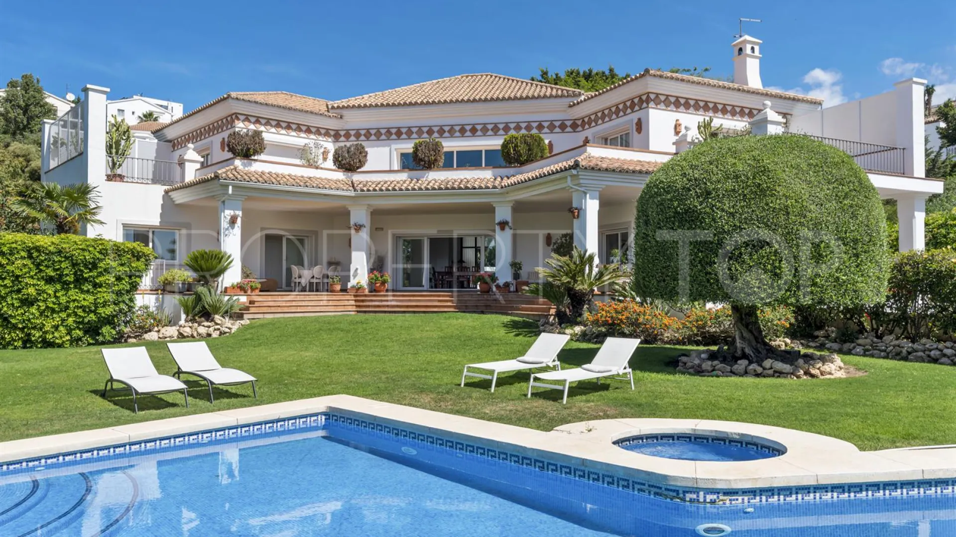 Villa for sale in Paraiso Alto with 6 bedrooms
